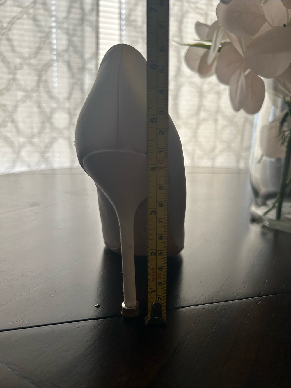 Manolo Blahnik Ivory Satin Pointed Toe Pumps with Crystal Buckle Accent 39.5 - Picture 10 of 11